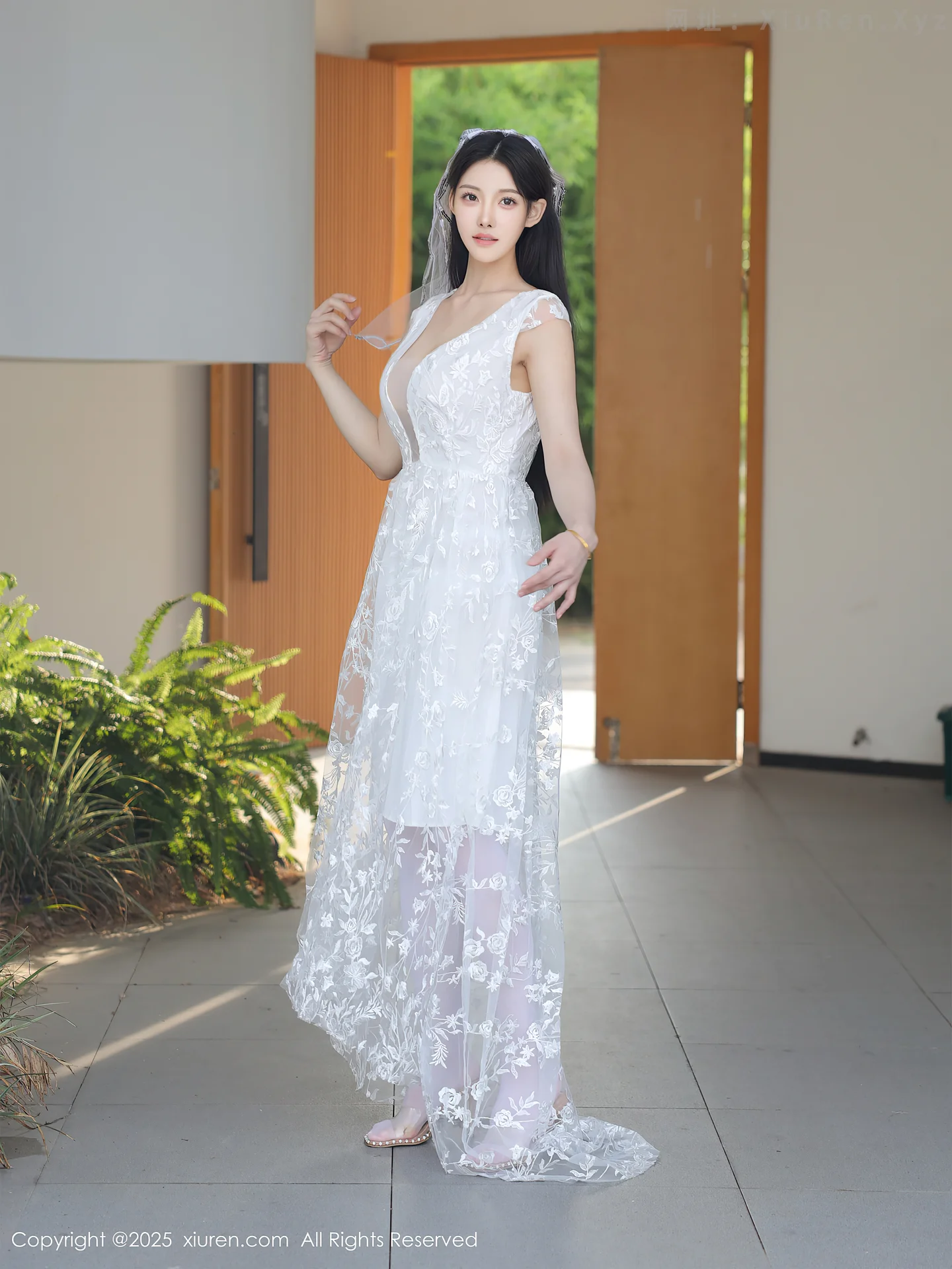 图片[5]-[XiuRen秀人网]VOL.10661 模特梨霜儿性感低胸白色婚纱配白色丝袜秀丰腴身材完美诱惑写真82P-秀人网官方网站